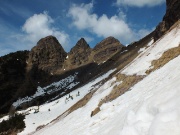Salita al Monte Campo con distese di crocus e al Laghetto di Pietra Quadra ancora con tanta neve il 9 maggio 2013 - FOTOGALLERY